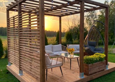 Pergola näkösuoja sohvaryhmä